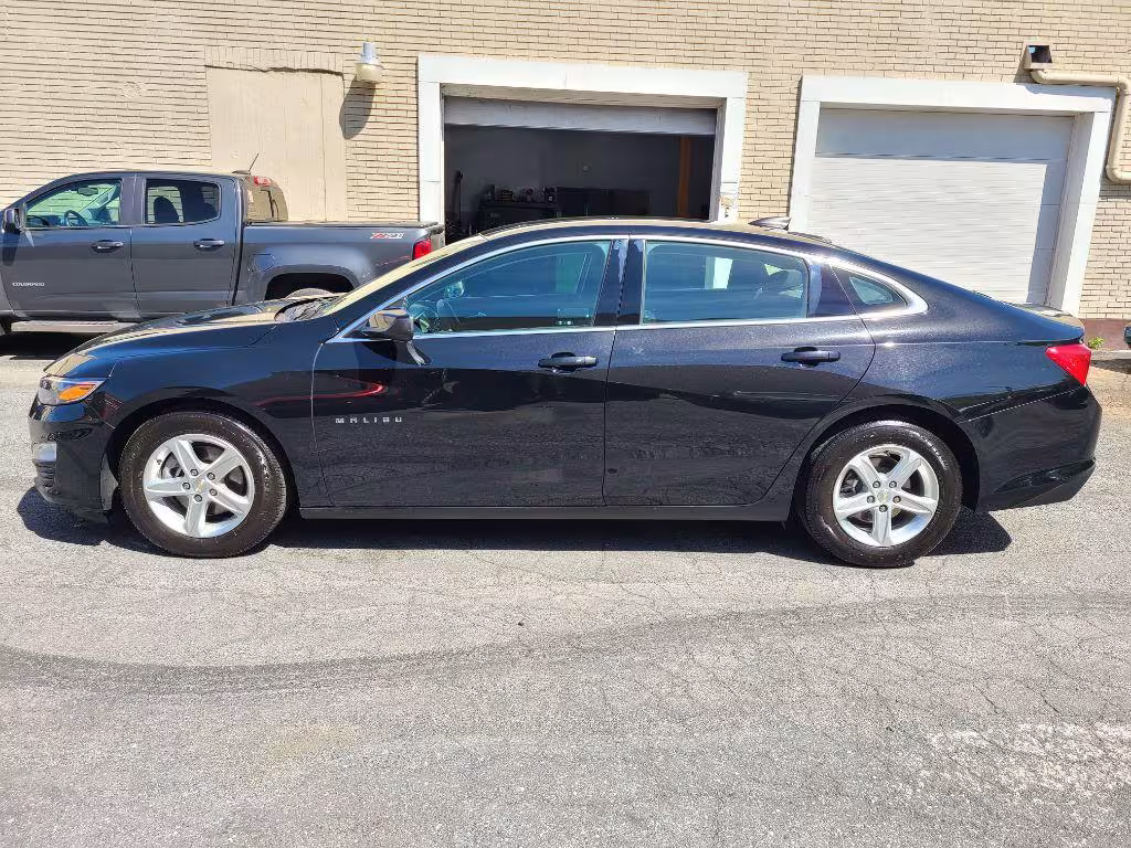 2021 Chevrolet Malibu - 1G1ZB5ST5MF059109 - Image #1